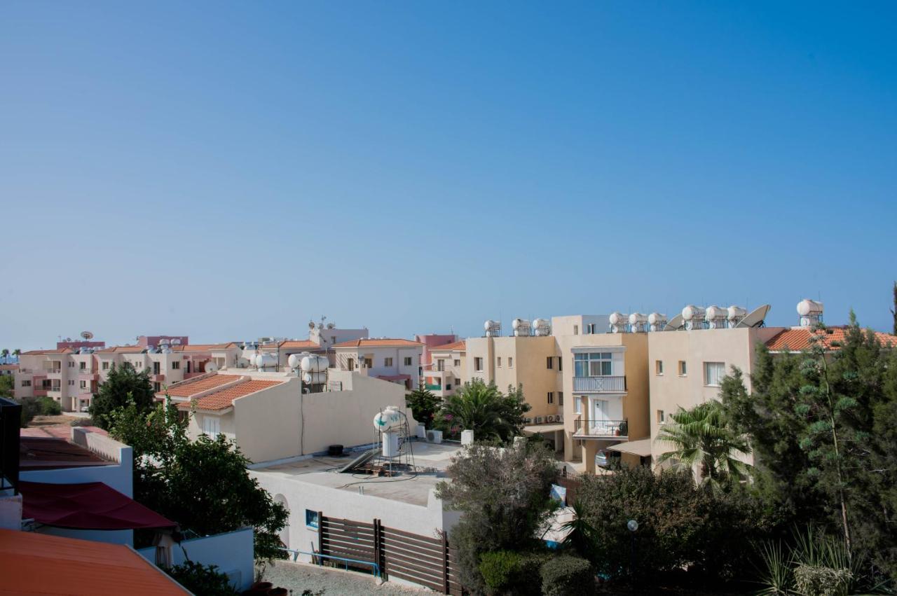 Modern Apartment Not Far From The Beach 파포스 외부 사진