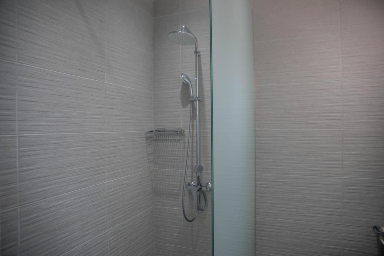 Modern Apartment Not Far From The Beach 파포스 외부 사진