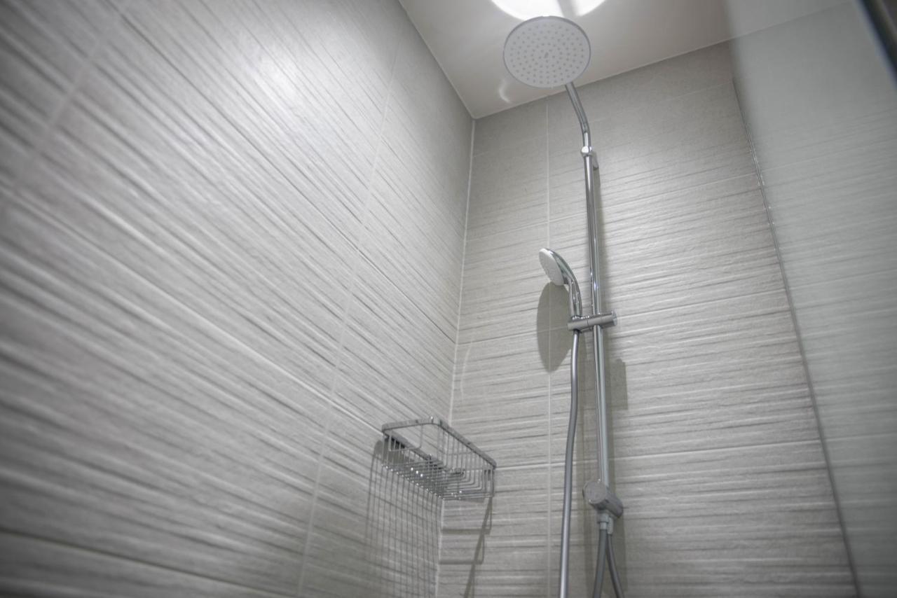 Modern Apartment Not Far From The Beach 파포스 외부 사진
